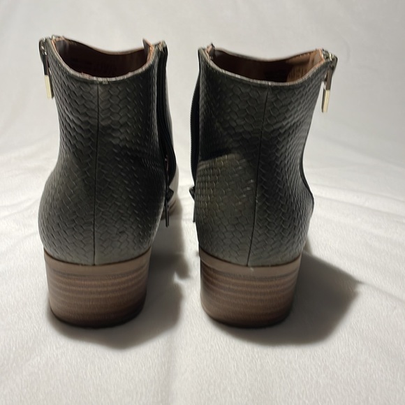 Vegan green leather ankle boots by Call It Spring - Picture 5 of 10